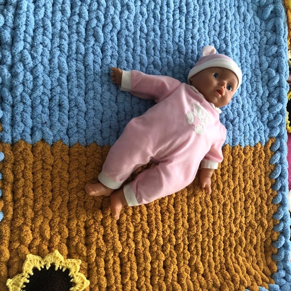Brand NEW Chunky Chenille baby blanket